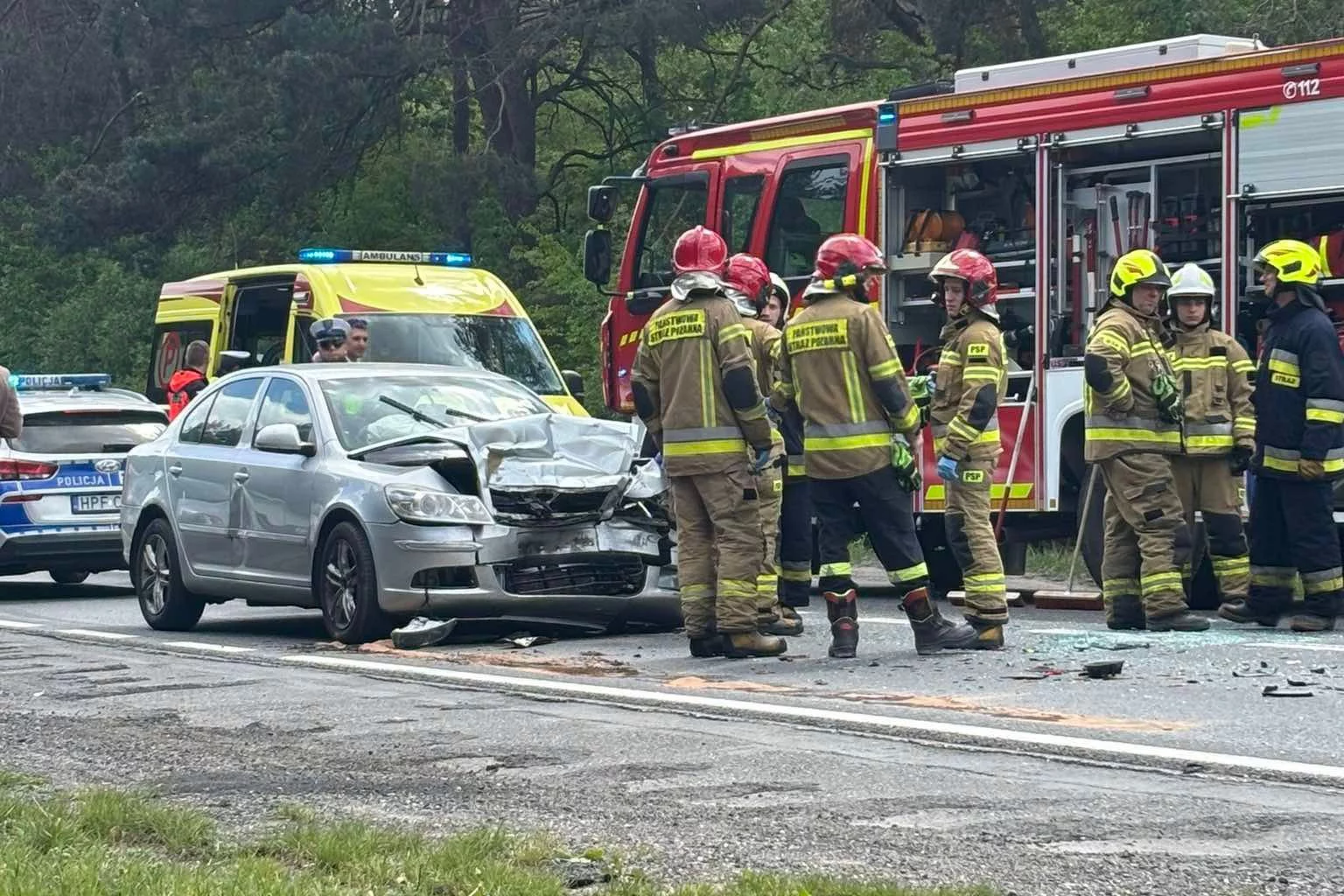 Wypadek niedaleko Piotrkowa. Kobieta trafiła do szpitala