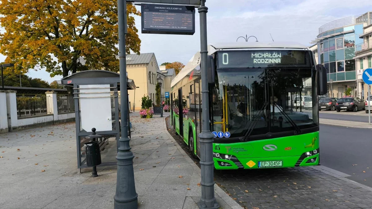 Wszystkich Świętych w Piotrkowie. Zmiany tras MZK i bezpłatne przejazdy