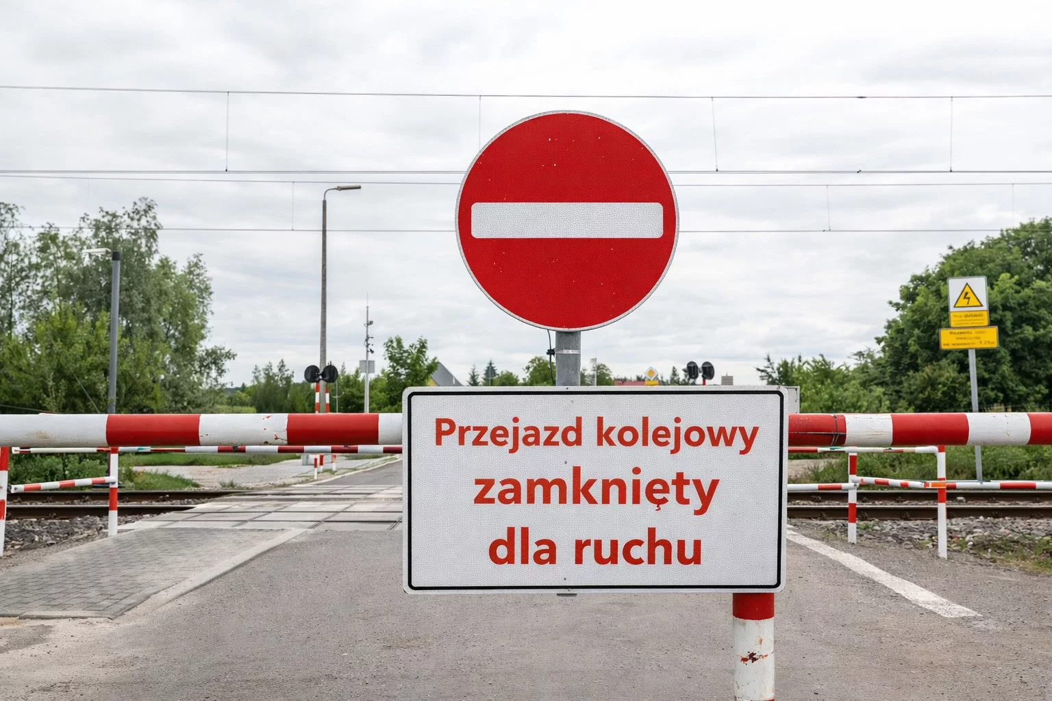 Zamknięte przejazdy kolejowe w powiecie piotrkowskim. Utrudnienia dla kierowców