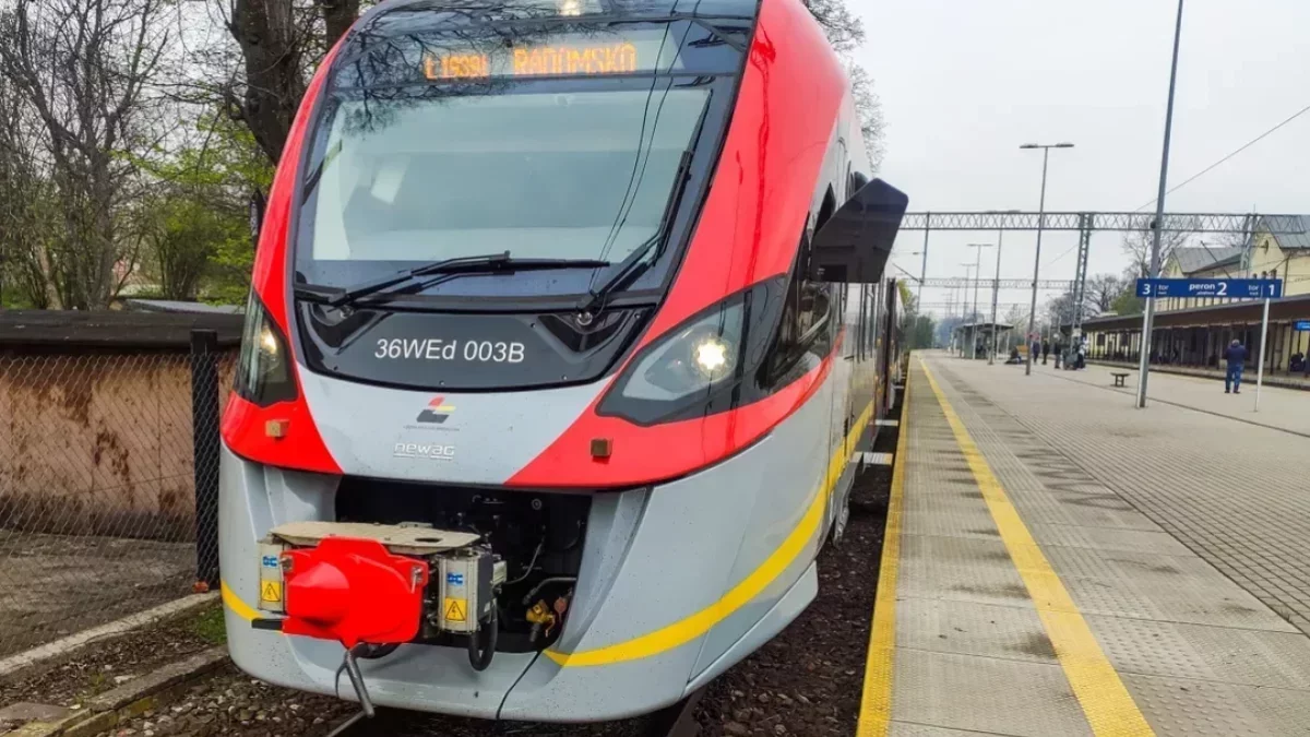 Protest maszynistów uderzył w pasażerów z Piotrkowa. Pociągi PKP mają spore opóźnienia