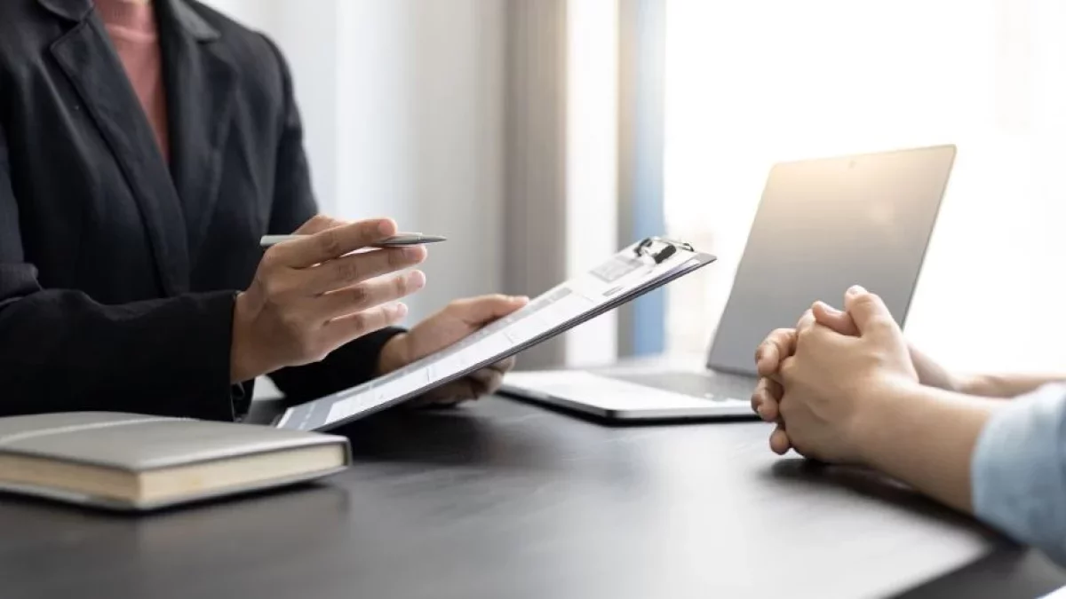 Liczne staże i oferty pracy w Piotrkowie Trybunalskim. Zobacz, ile można zarobić