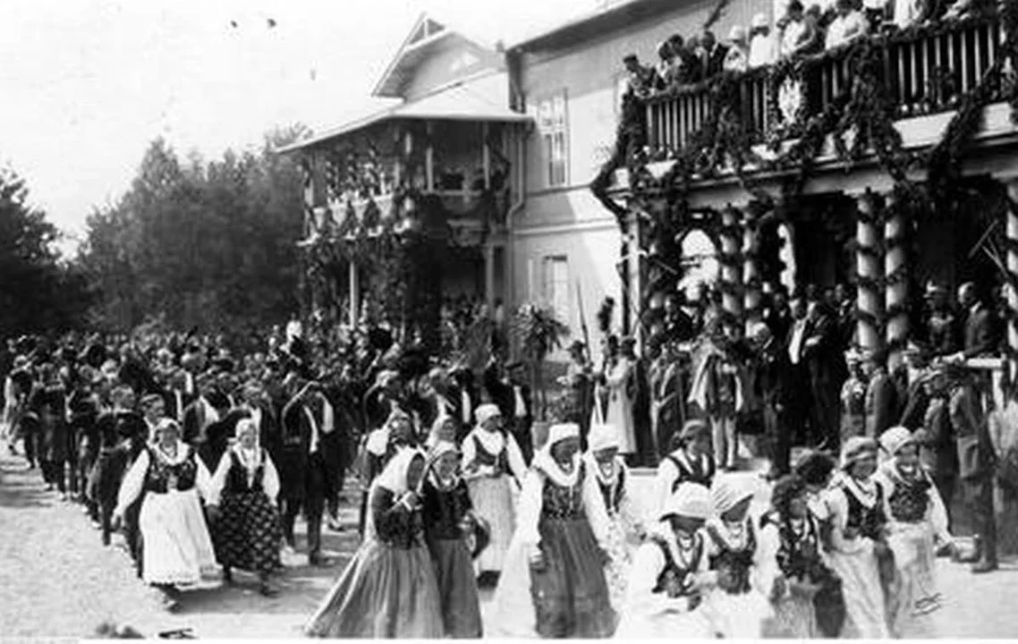 Pierwsze dożynki prezydenckie w Spale. W 1928 roku bawiła się tam elita państwa [ZDJĘCIA]