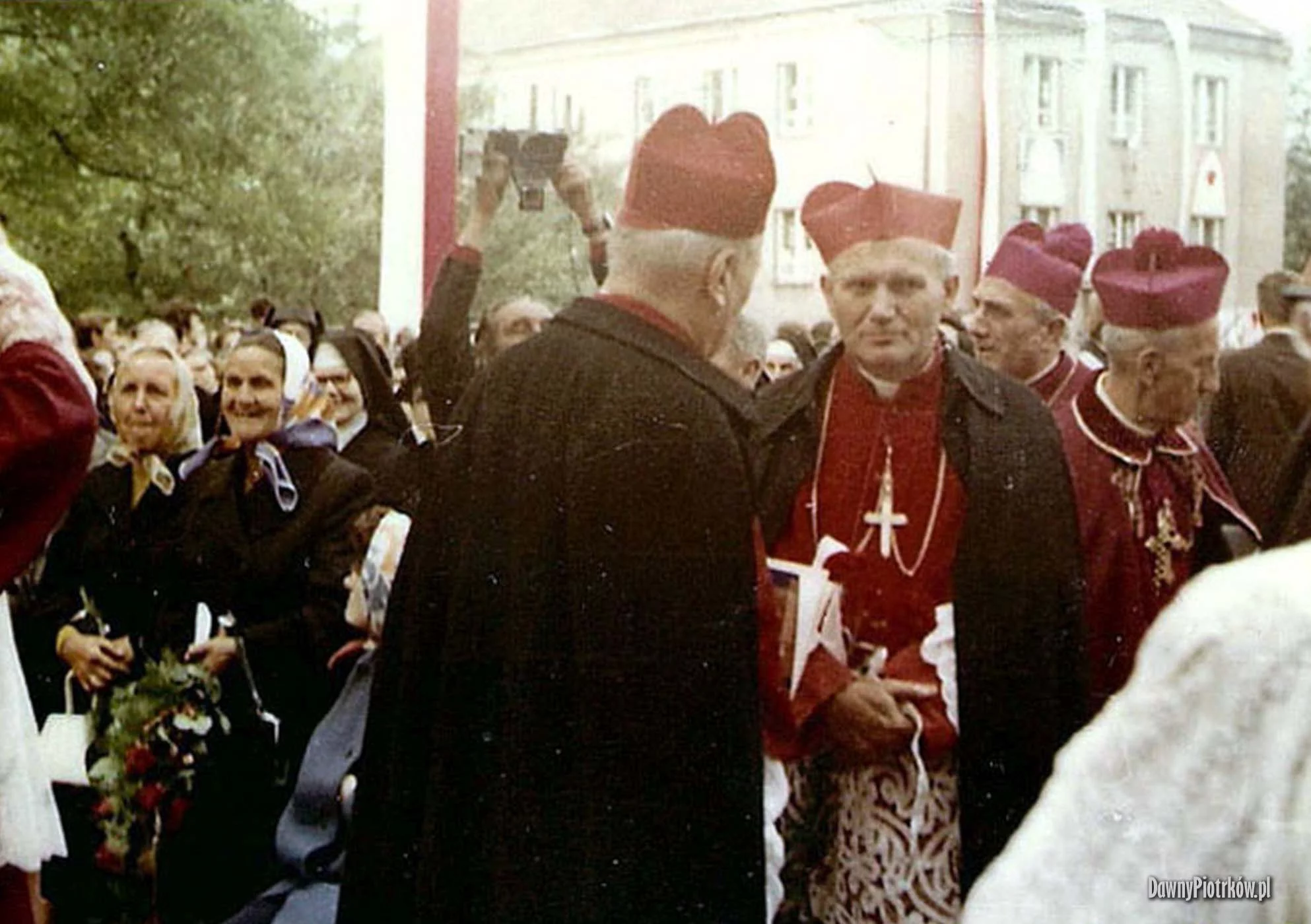 Gościł w Piotrkowie Trybunalskim zanim został Janem Pawłem. Potem został honorowym obywatelem miasta [ZDJĘICA]