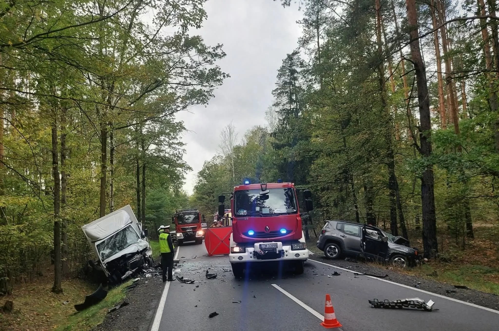 Śmiertelny wypadek w Łódzkiem. Na miejscu pracują służby