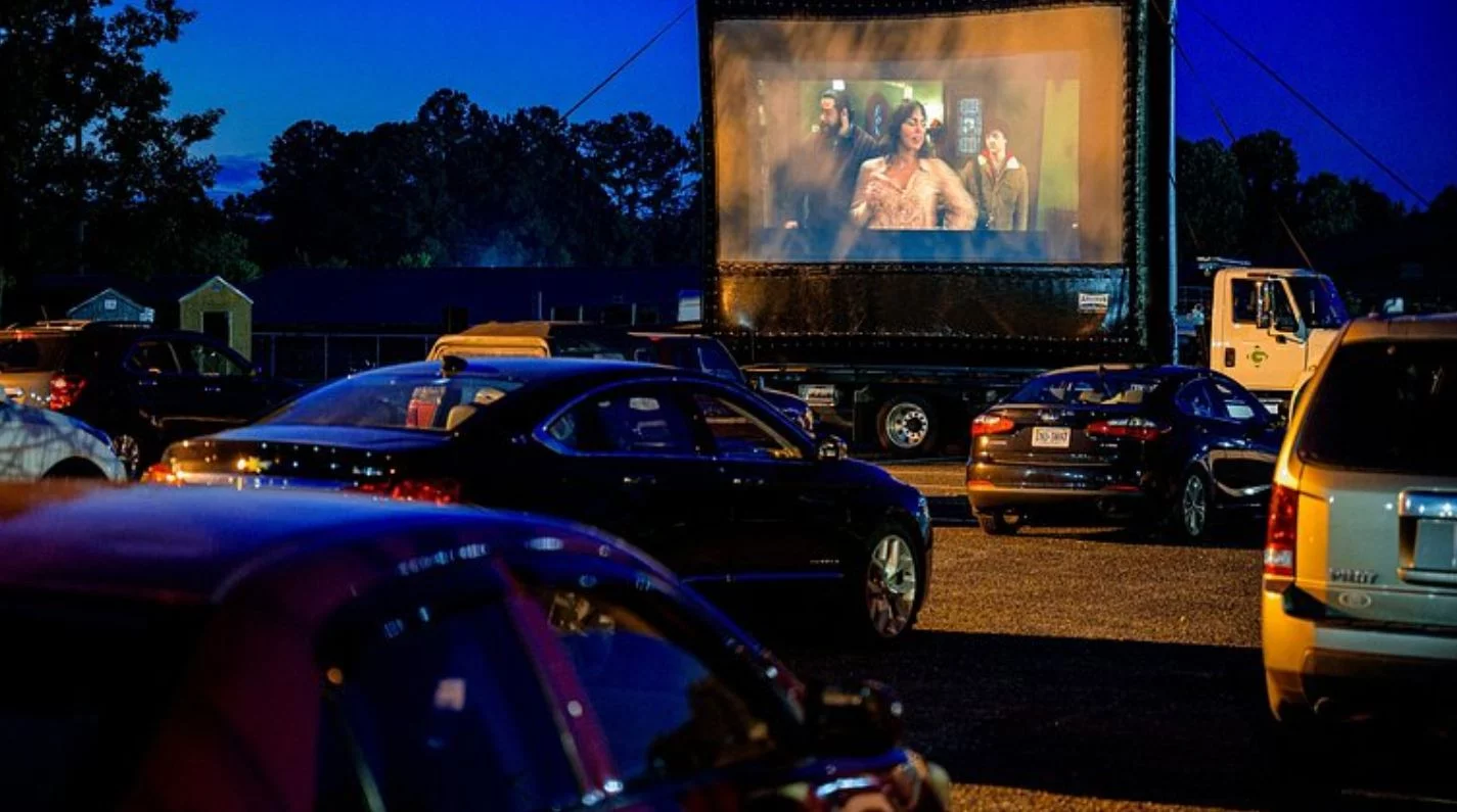 Zamiast foteli – samochody. Kino nad zalewem w Czarnocinie