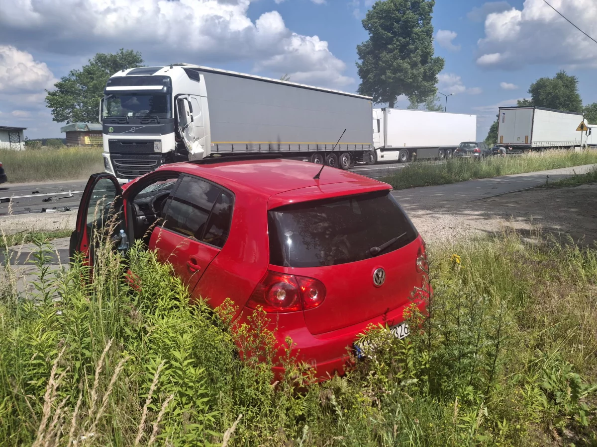 Kraksa czterech pojazdów pod Piotrkowem. Są utrudnienia!