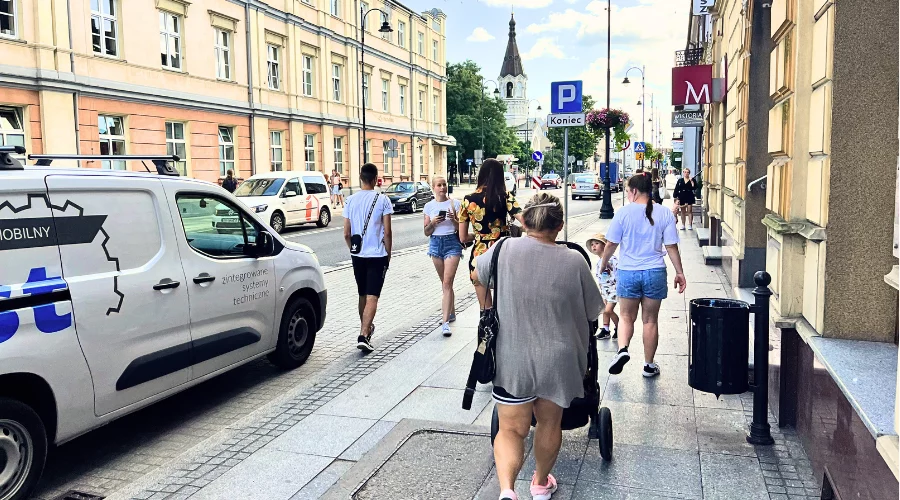 Pracują znacznie krócej za te same pieniądze. Kontrowersyjny test w woj. łódzkim trwa