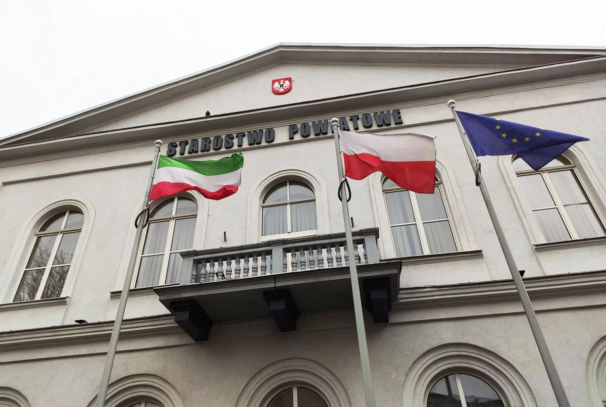 Starostwo w Piotrkowie szuka pracownika. Wiemy, jakie są zarobki i wymagania