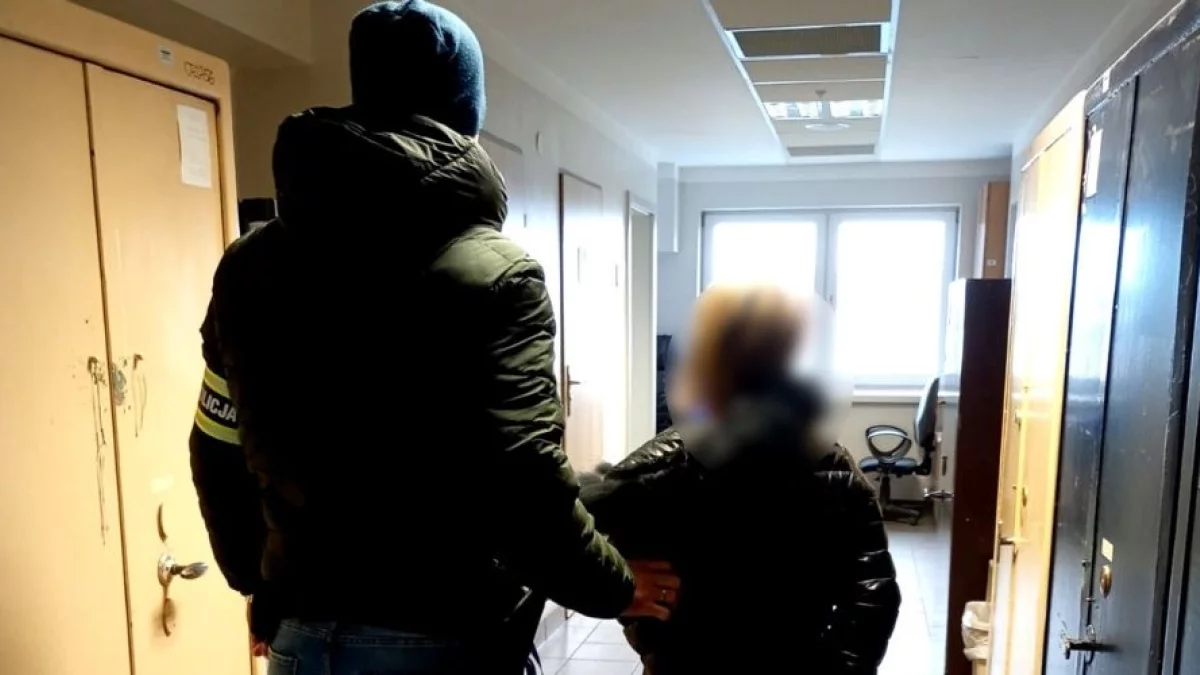 Uderzyła w płot niedaleko Piotrkowa. Jechała po piwo