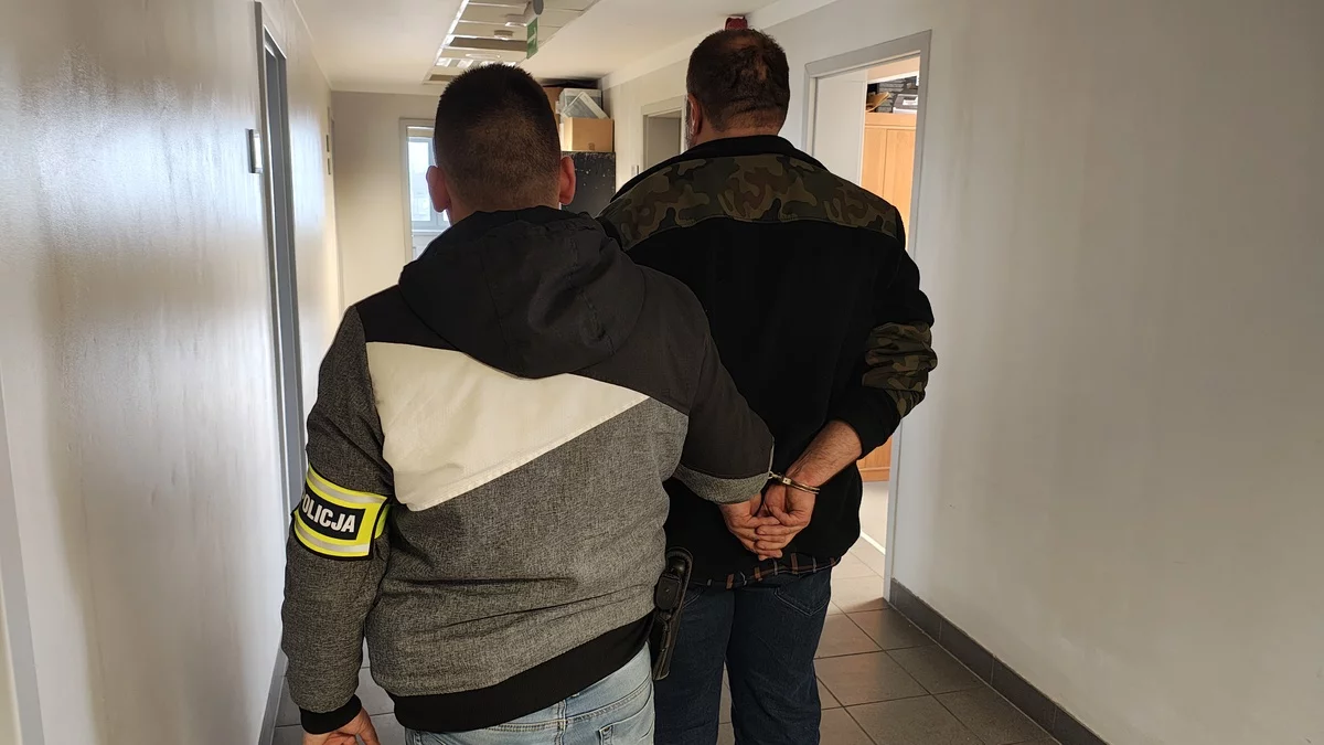 Naraził małe dzieci i żonę na poważne niebezpieczeństwo. Piotrkowscy policjanci zatrzymali pijanego kierowcę