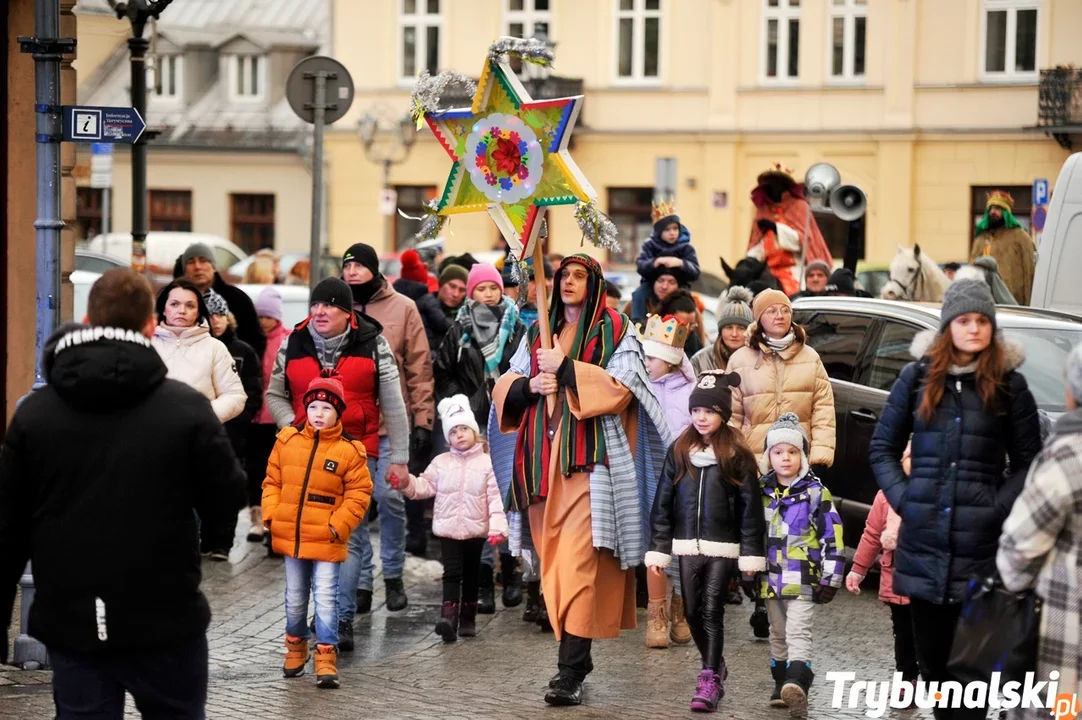 Orszak Trzech Króli 2026 w Piotrkowie. Sprawdź, którędy przejdą wierni