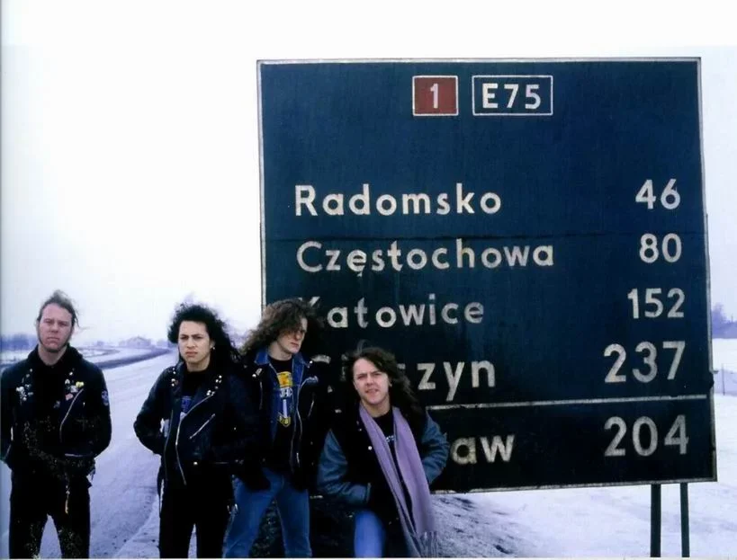 Metallica pod Piotrkowem. 39 lat temu muzycy zatrzymali się na "gierkówce" i zrobili słynne zdjęcie [ZDJĘCIA]