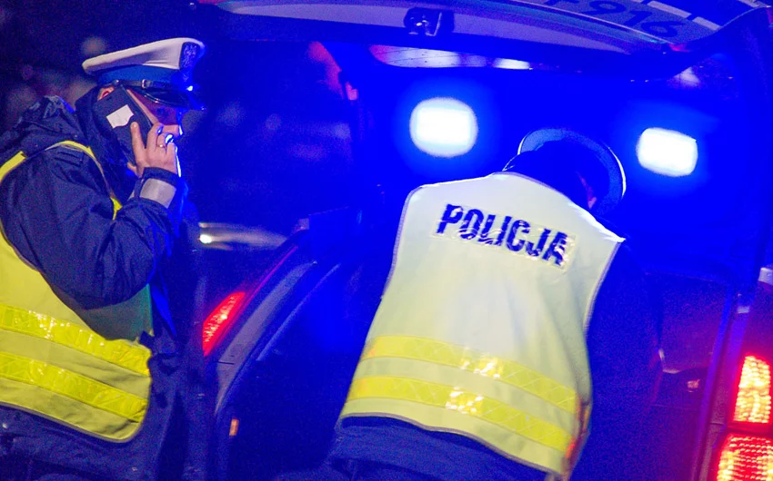 Uczeń z maczetą pod szkołą w Piotrkowie? Na miejsce pojechały służby, są nowe szczegóły
