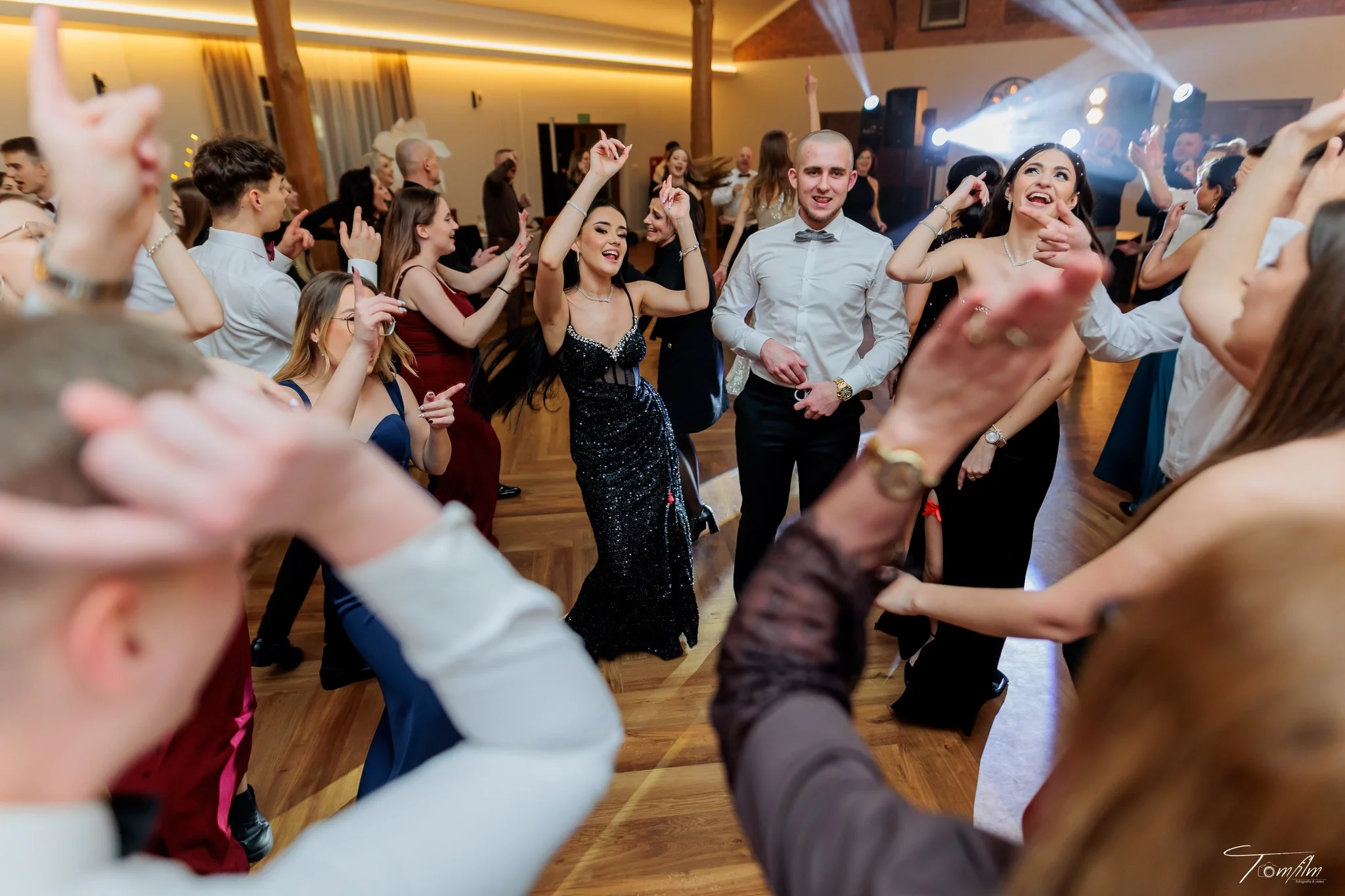 Studniówka "Ekonomika" w Piotrkowie. Tak bawili się maturzyści [ZDJĘCIA]