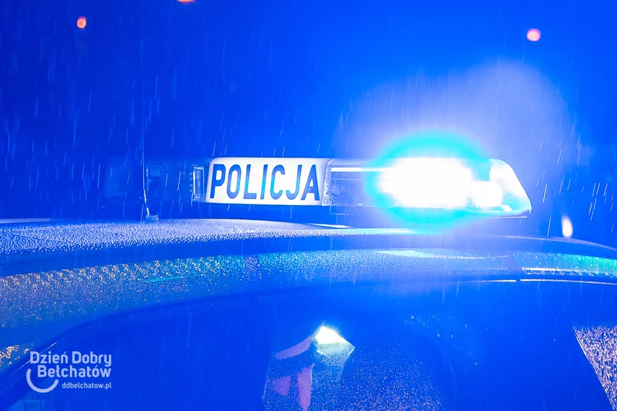 Zderzenie osobówki z ciągnikiem w powiecie piotrkowskim. Szukają świadków