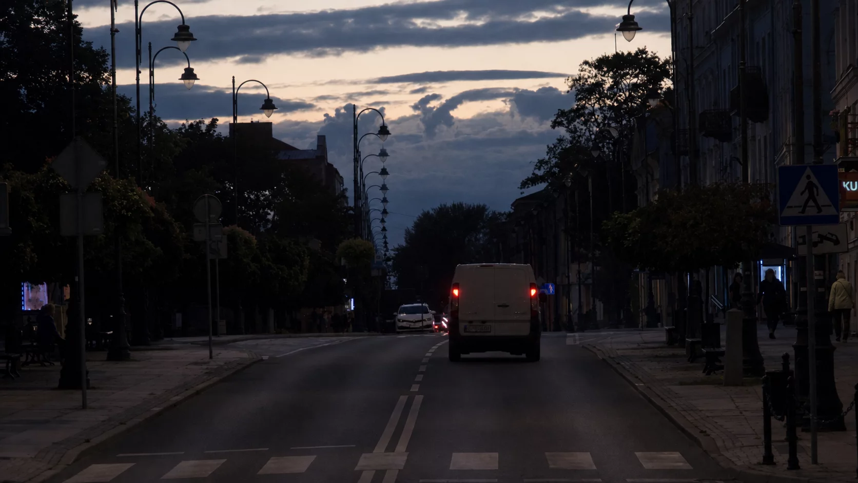 Ciemno w Piotrkowie. Miało być nowe oświetlenie, ale miasta na to nie stać?