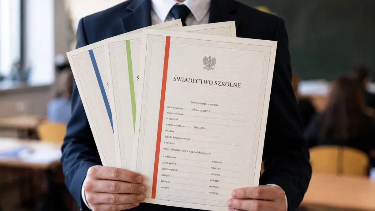 Pasek na świadectwie już nie tylko czerwony. Za co można dostać niebieski, a za co zielony?