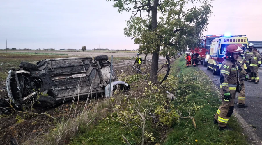 30-latek dachował pod Piotrkowem. Tyle wydmuchał [ZDJĘCIA]