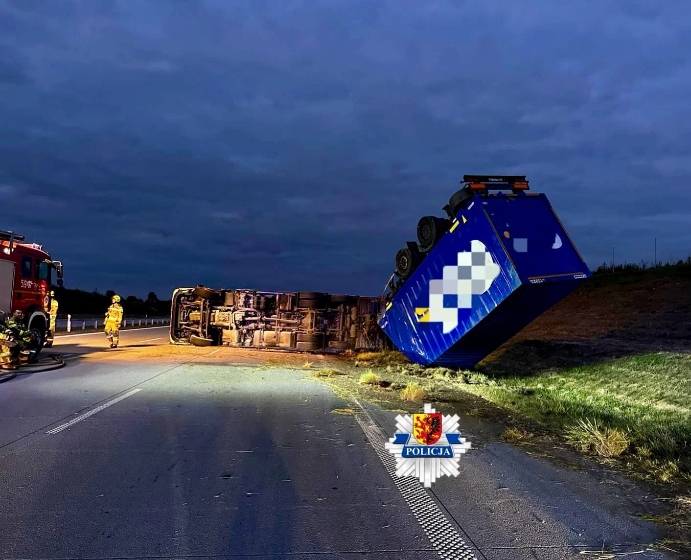 Groźny wypadek na A1 niedaleko Bełchatowa. Młody kierowca zasnął, prowadząc ciężarówkę