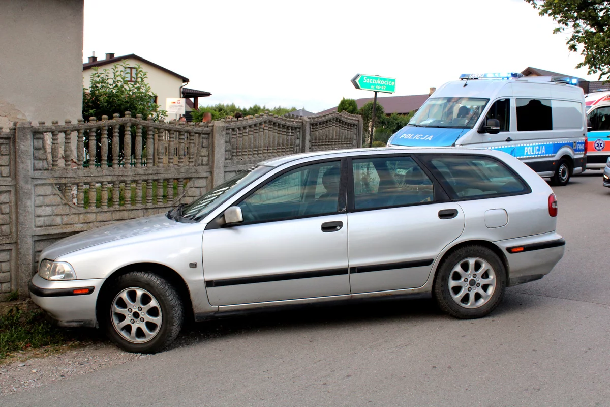 16-latka po alkoholu wjechała w ogrodzenie. Ukrainką zajmie się sąd rodzinny