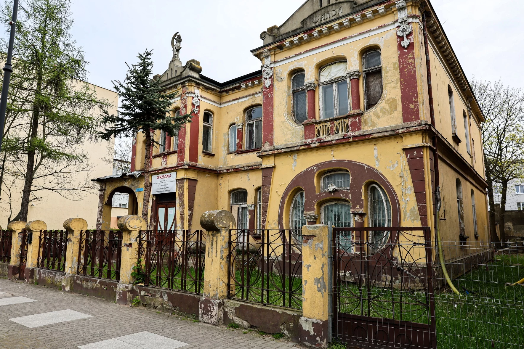 Słynna Willa "Wanda" w Piotrkowie. Perełka architektury czeka na nową szansę [ZDJĘCIA]