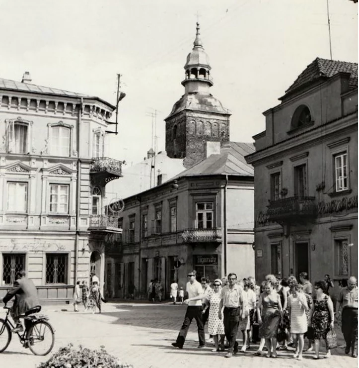 Kultowa kawiarnia na Rynku Trybunalskim. Dlaczego nosiła nazwę "Pod Ormianinem"? [ZDJĘCIA]