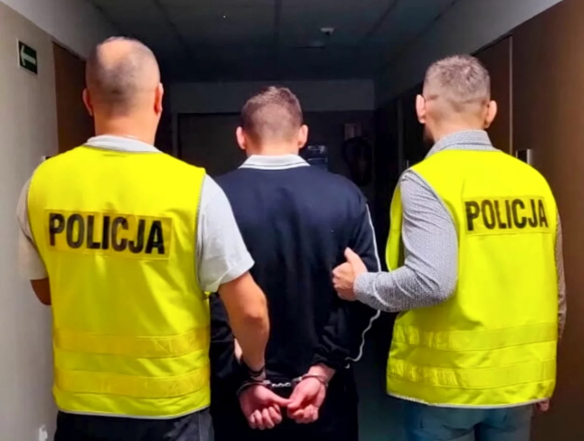 Kompletnie pijany obcokrajowiec pomylił biegi i wjechał w sklep. Przebywa w regionie nielegalnie