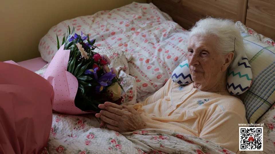 Mieszkanka powiatu piotrkowskiego obchodzi 100. urodziny. Jest babcią znanego siatkarza