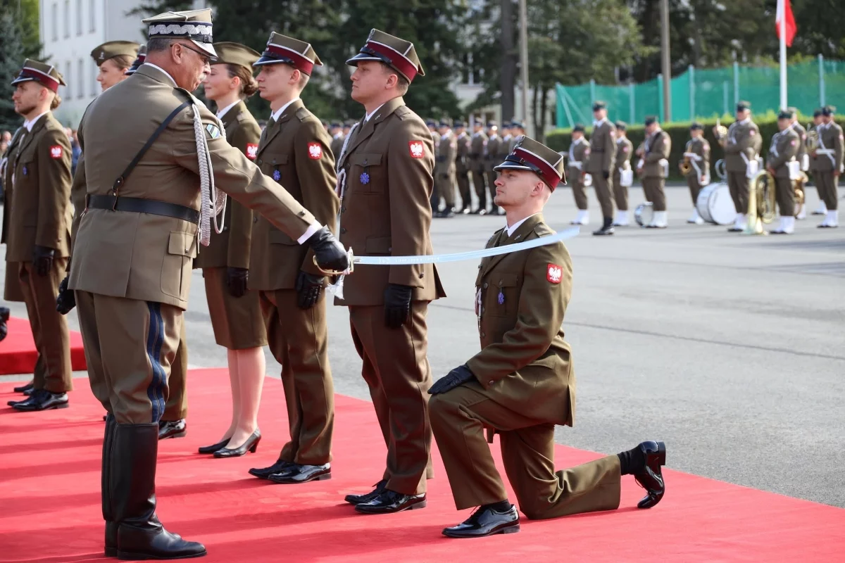 Reaktywowana Wojskowa Akademia Medyczna ma pierwszych oficerów. Uroczysta promocja w Łodzi [FOTO]