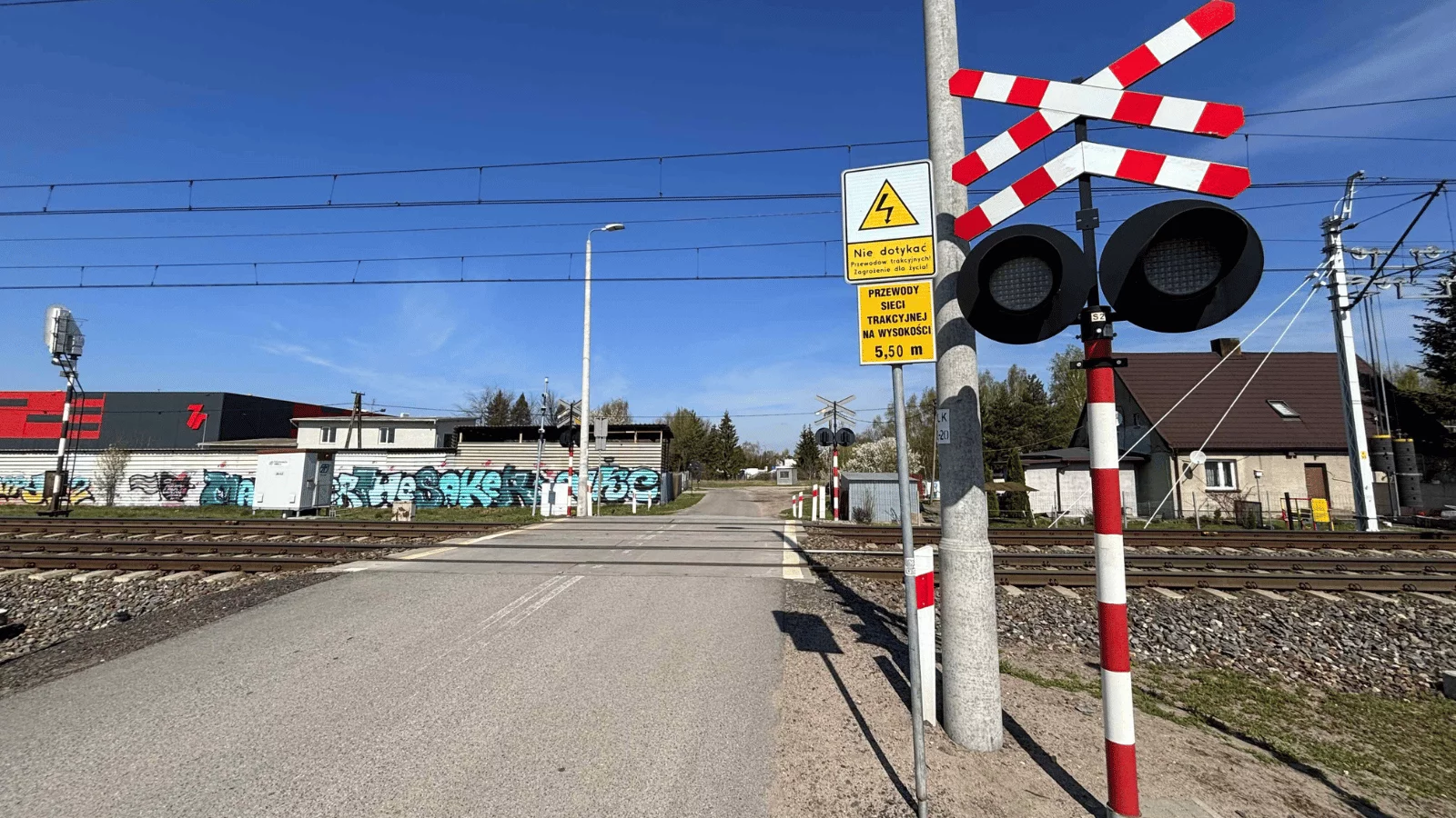 Co dalej z ważnym przejazdem kolejowym na Spartańskiej? PKP PLK i ZDiT odpowiadają