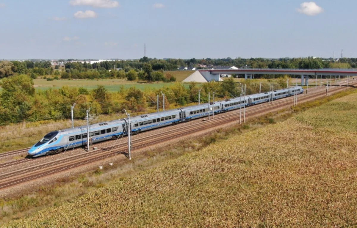 Pociągi pomkną 250 km/h przez woj. łódzkie. Kolejarze ogłosili sukces