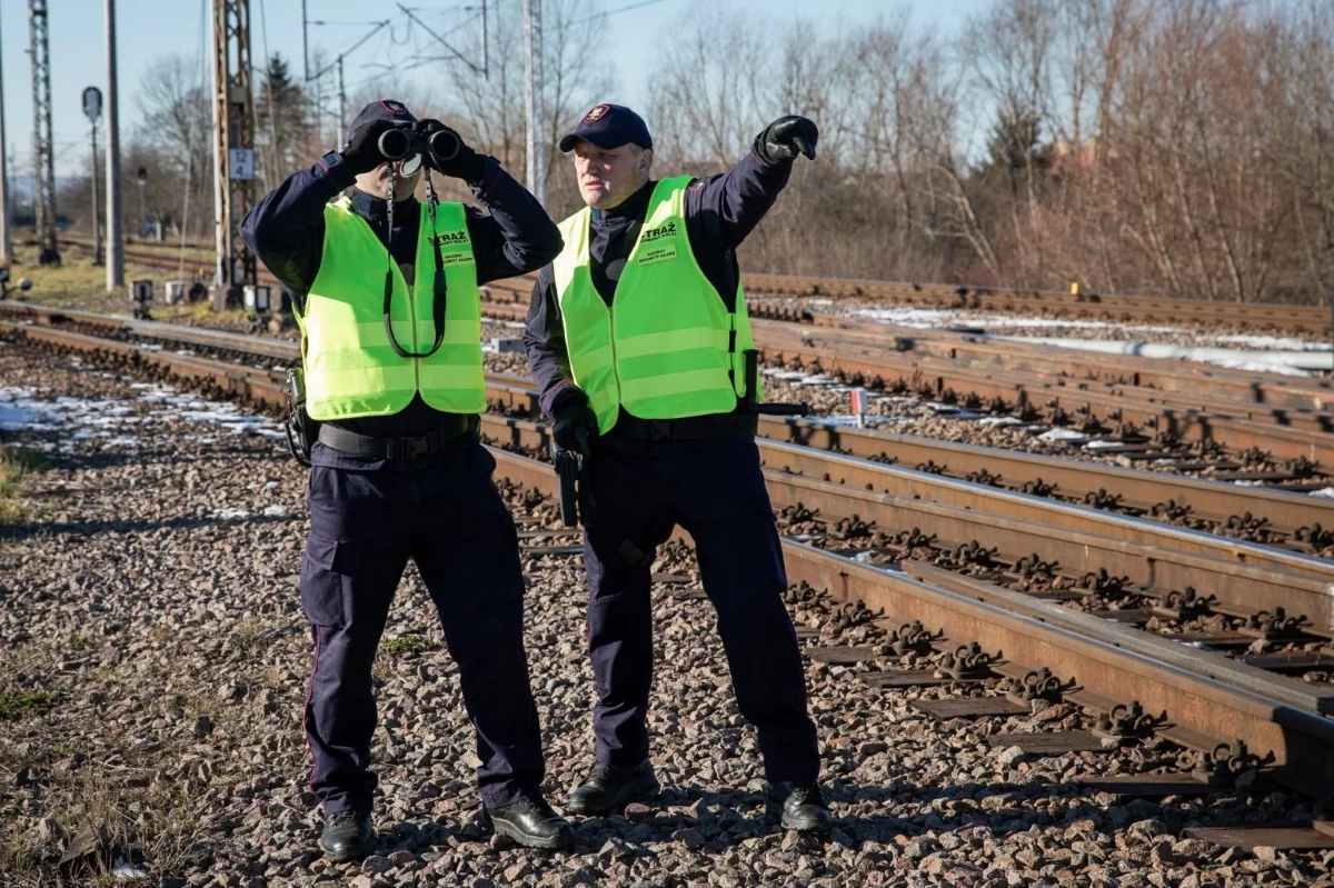 Подростки из Лодзи бросали бутылки в встречные поезда. Младшему всего 11 лет