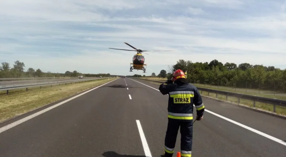 Wypadek autostradzie na A2. Do poszkodowanego dziecka lądował śmigłowiec LPR
