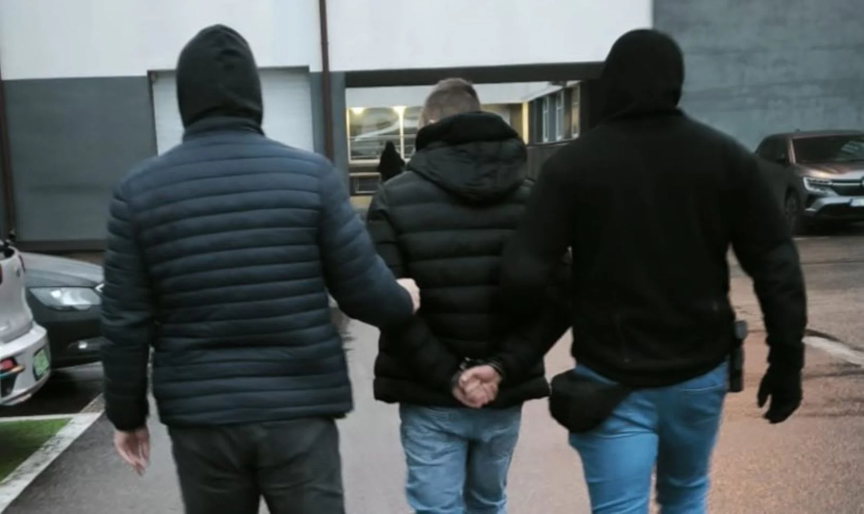 Handlował mefedronem i napadał na ludzi. 31-letni pseudokibic w rękach policji