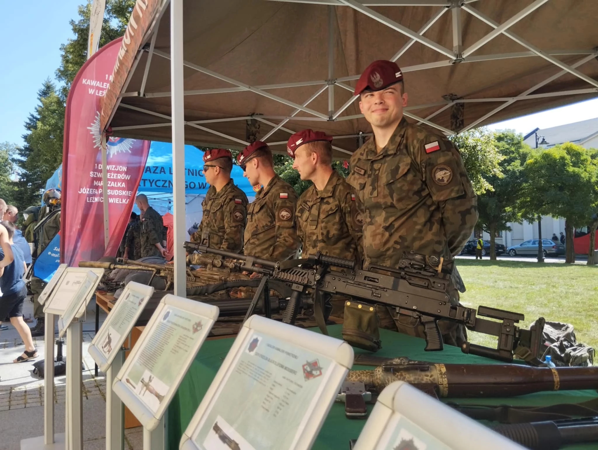 Defilada, piknik i wojskowa grochówka. Wojewódzkie obchody święta Wojska Polskiego [ZDJĘCIA]