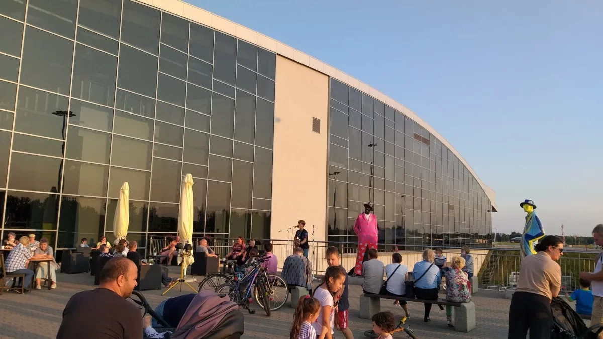 Lotnisko mało urodziny, a straż miejska... mandatowe żniwa