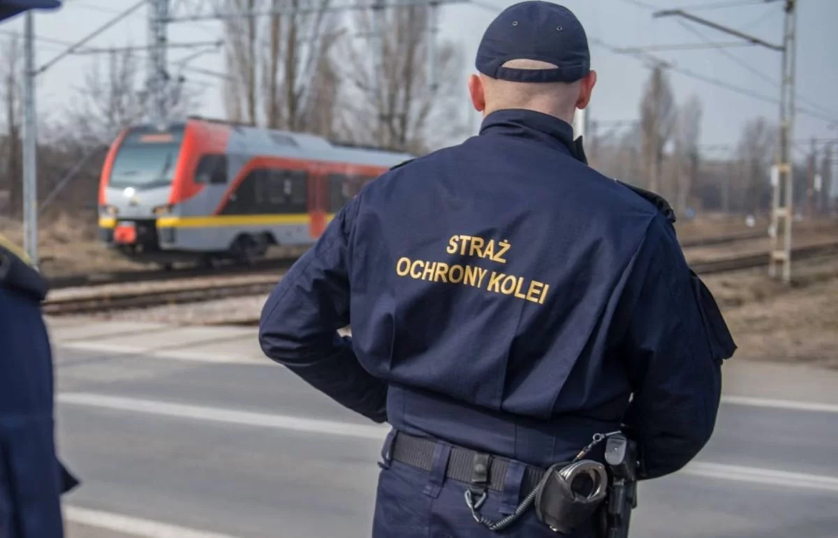 O krok od tragedii w Łodzi. Mężczyzna położył się na torach przed nadjeżdżającym pociągiem