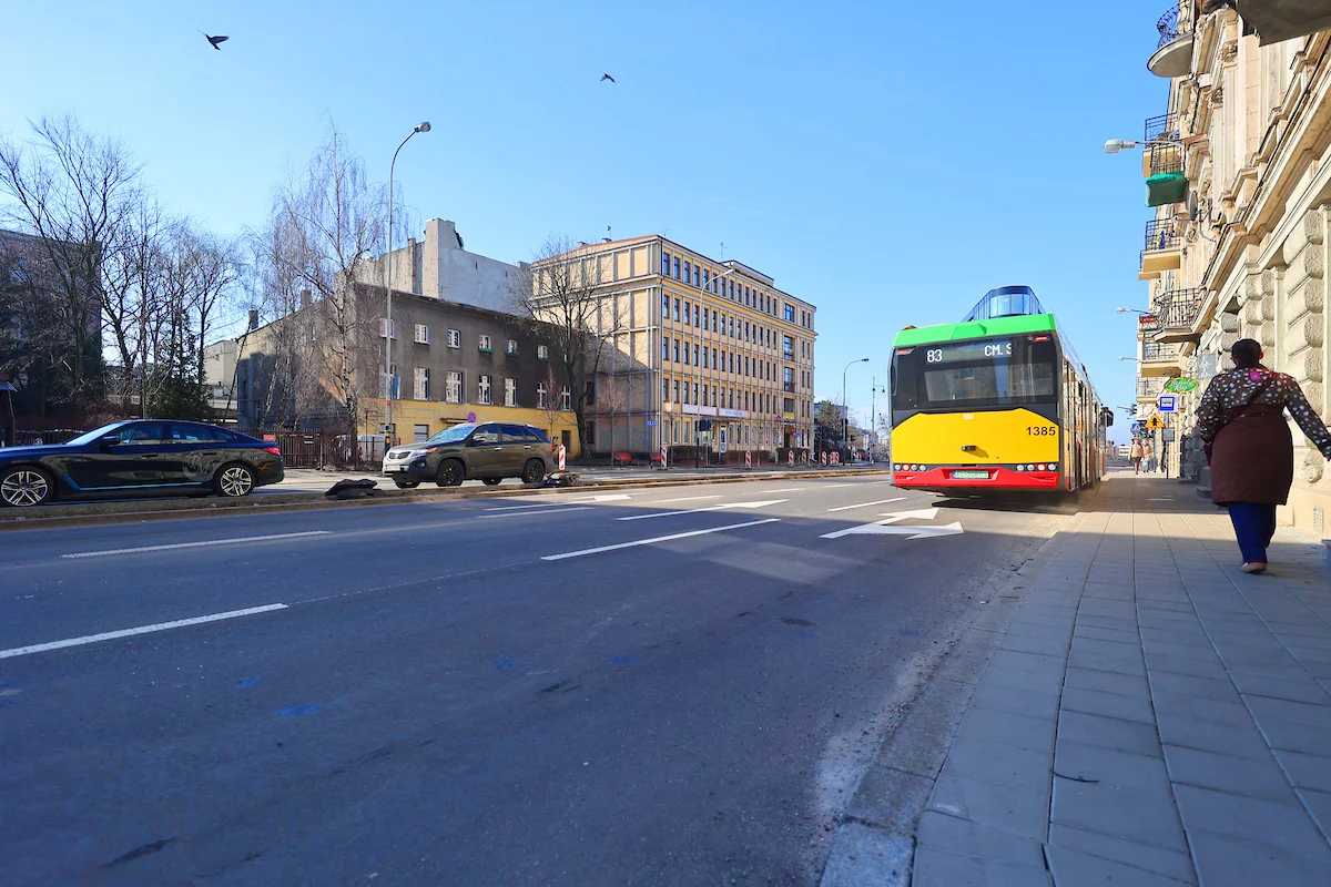 Ważny przesmyk w Śródmieściu otwarty. Do tej pory był mocno zwężony [FOTO]