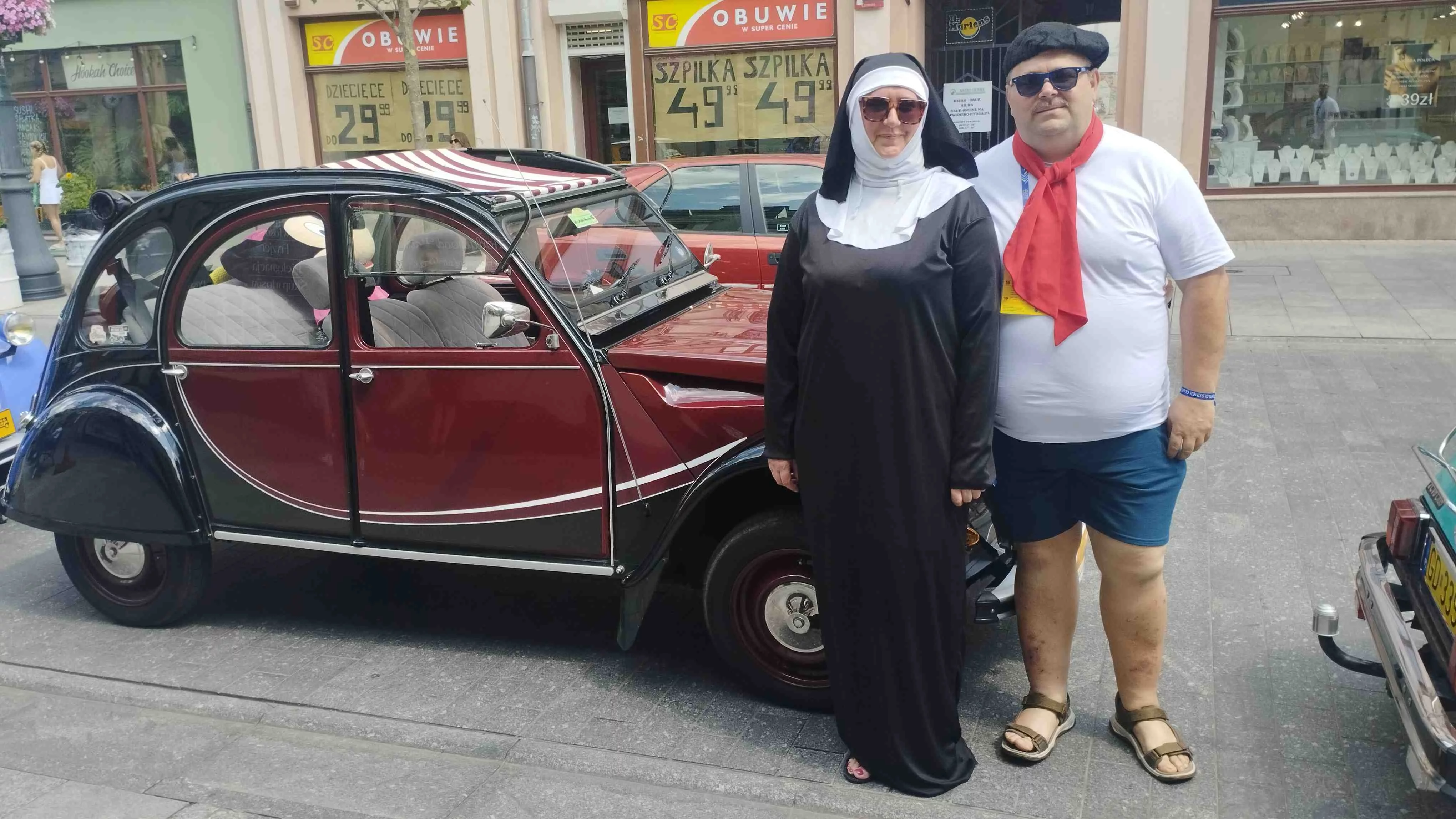 "To nieuleczalna choroba". Do Łodzi przyjechali ludzie, którzy dla tych aut zrobią wszystko [FOTO]