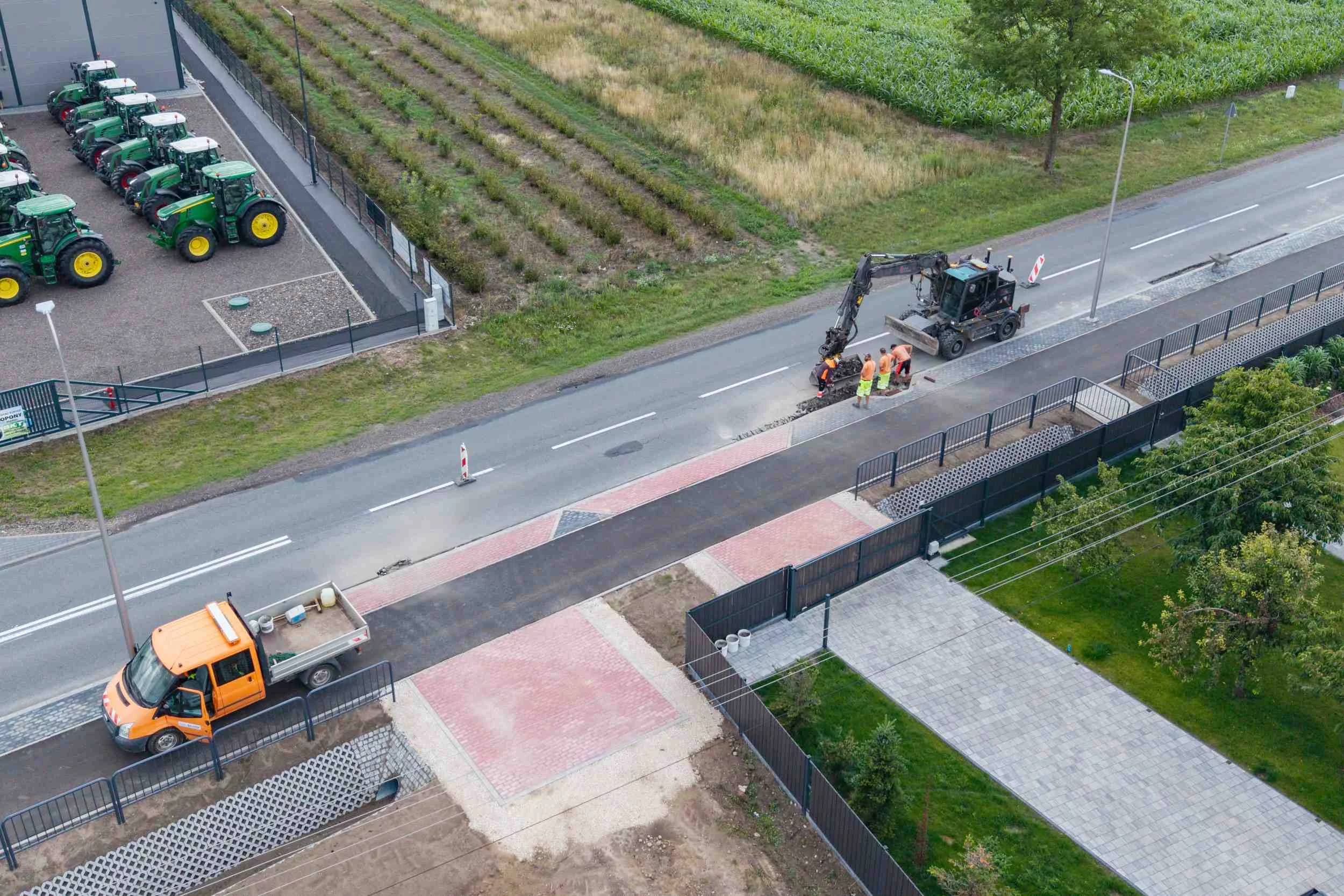 Bezpieczniej przy A2 w woj. łódzkim. Powstają blisko 2 km nowej drogi