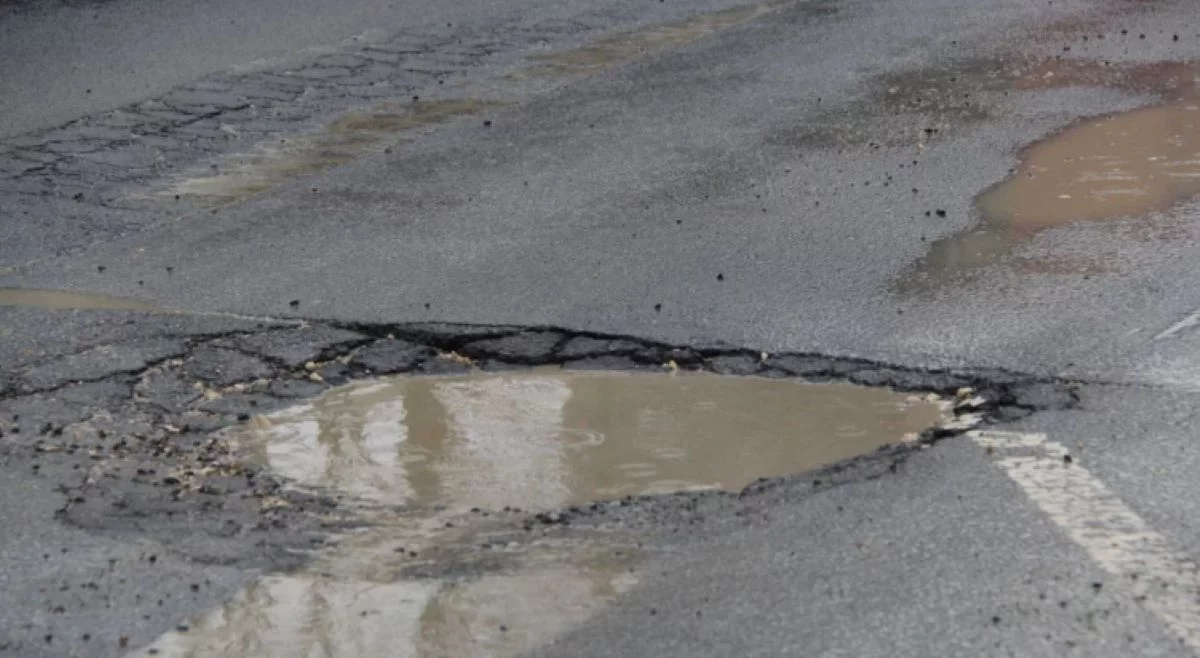 Duże opóźnienia i miliony na łatanie dziur po zimie. Drogowcy mają wrócić na łódzkie ulice