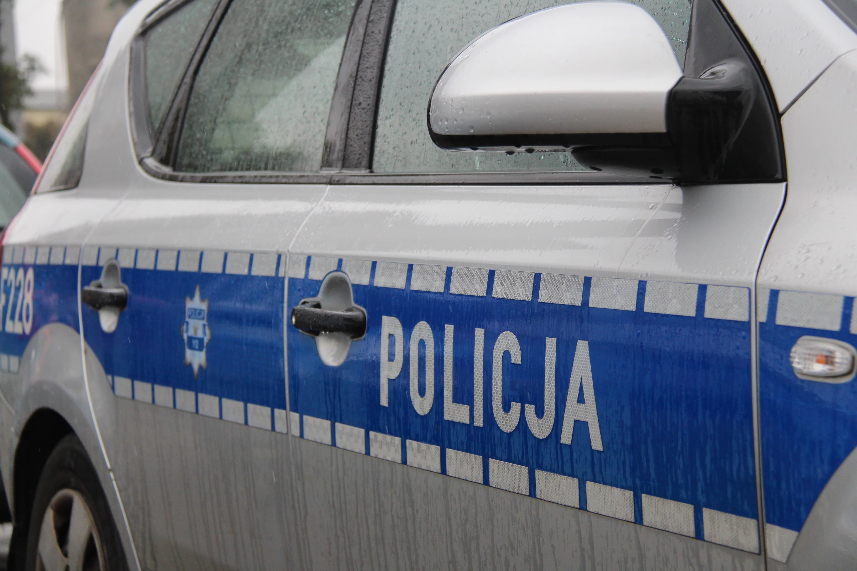 Poważny wypadek na drodze ekspresowej S8 w Łódzkiem. Kierowca bmw w ciężkim stanie