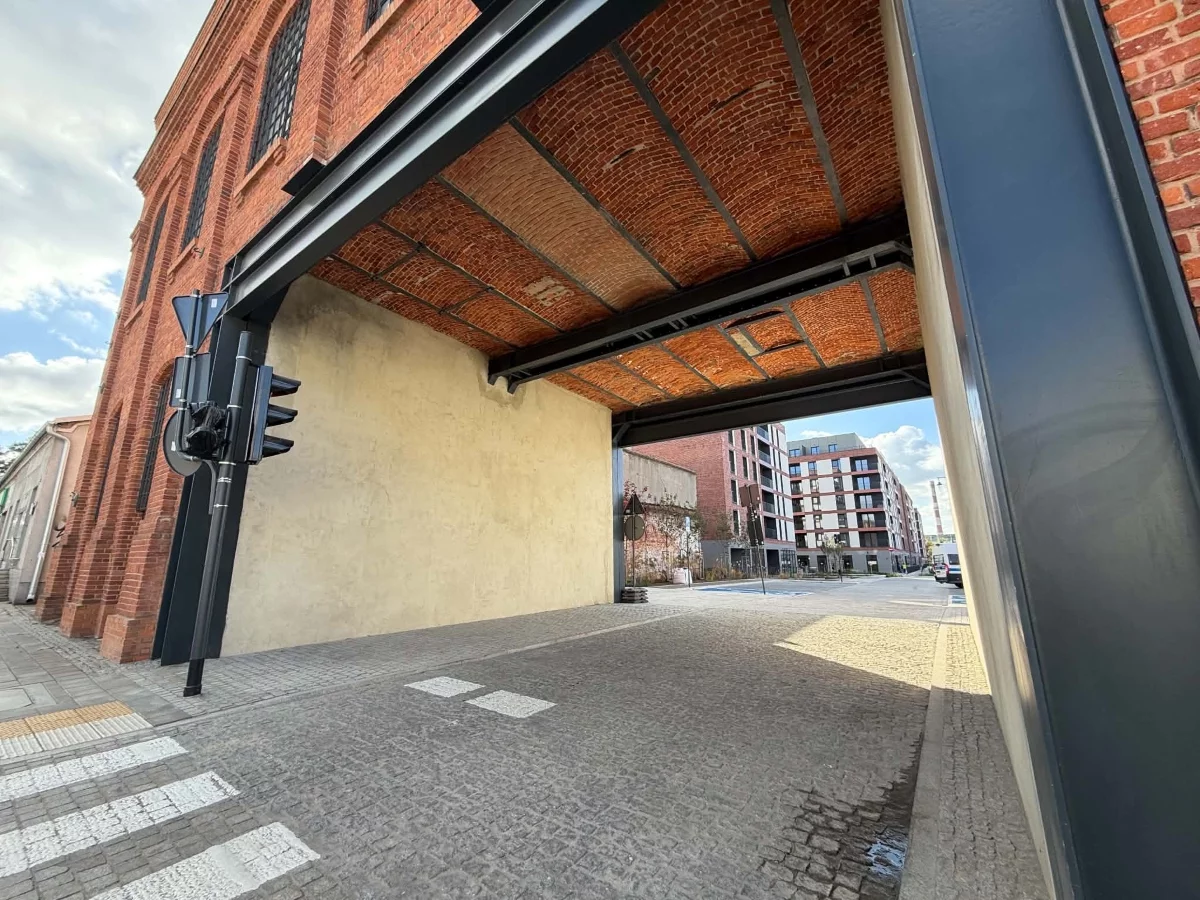 Nowy łącznik w centrum Łodzi już otwarty. Samochody pojadą pod zabytkowym budynkiem
