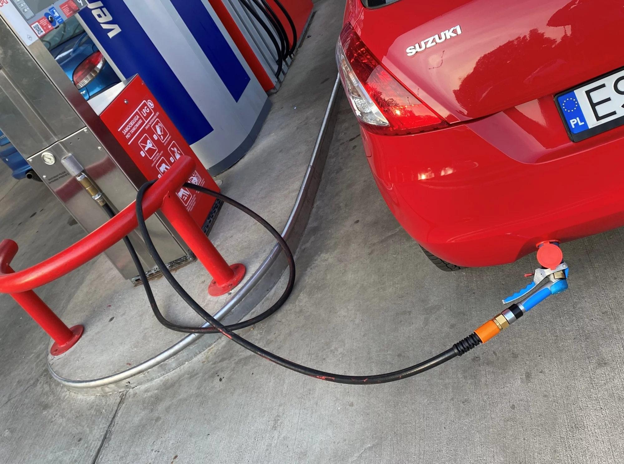 Ceny benzyny tanieją, a autogaz drożeje i zbliża się do 4 zł za litr. Jest zapowiedź rządu w sprawie LPG