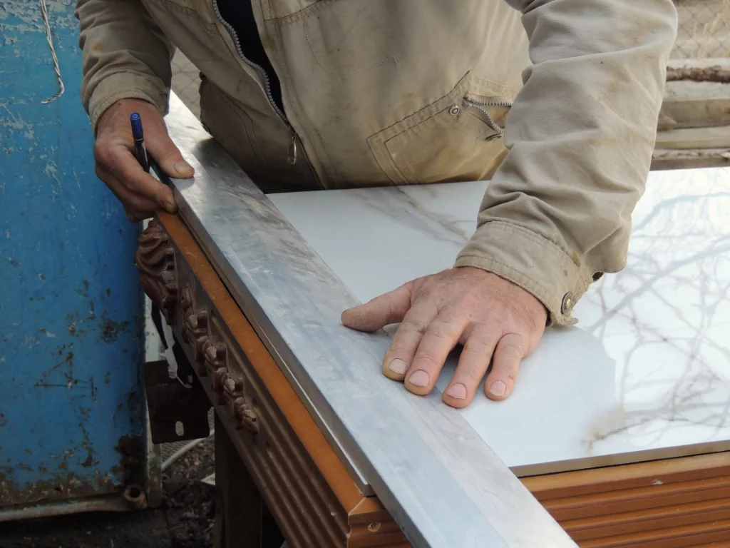 Montaż blatu kuchennego w Łodzi i okolicach – cennik i najważniejsze etapy