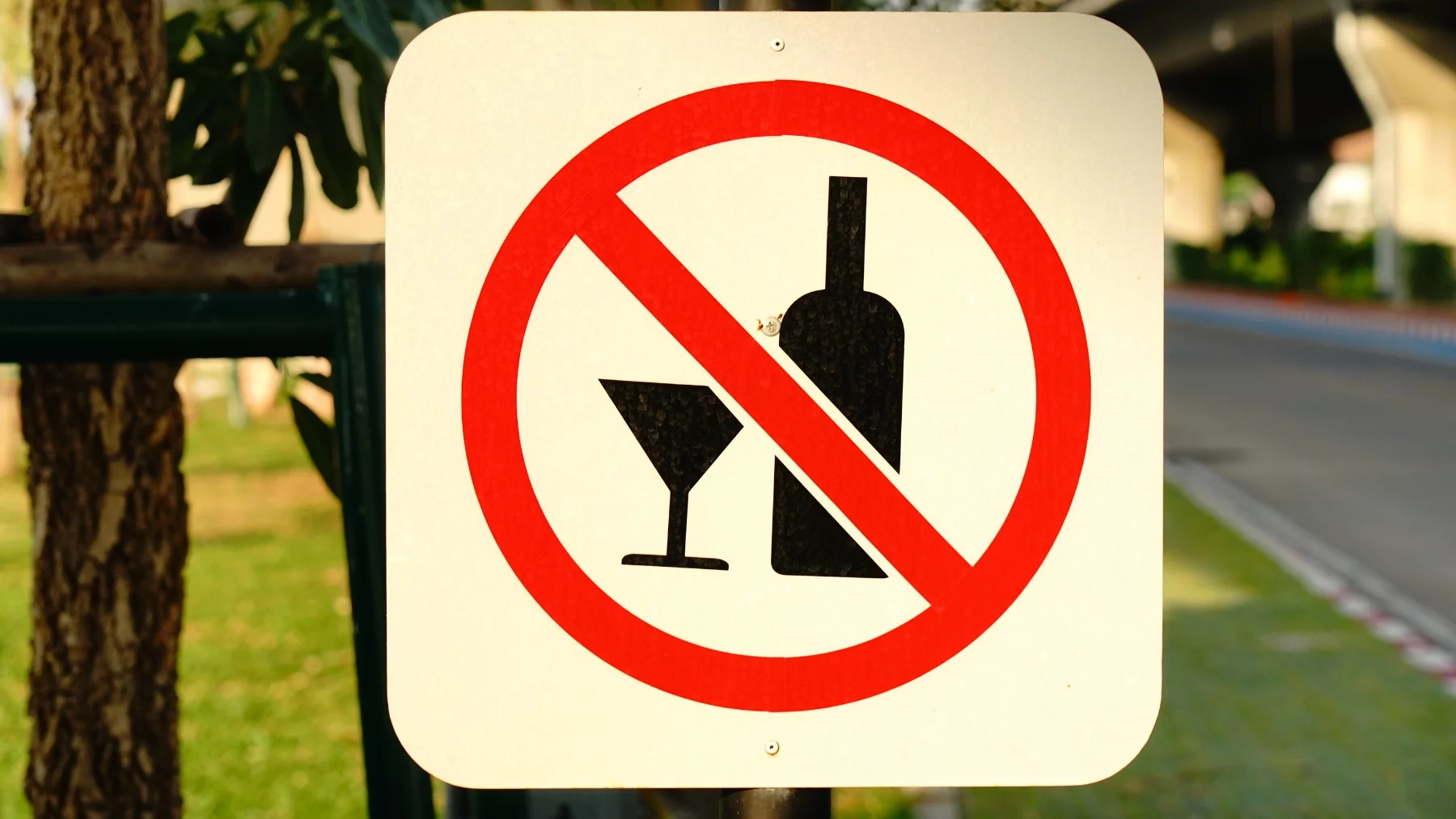 Łódź pójdzie śladem Krakowa czy Poznania? Ruszą konsultacje społeczne w sprawie ograniczenia sprzedaży alkoholu