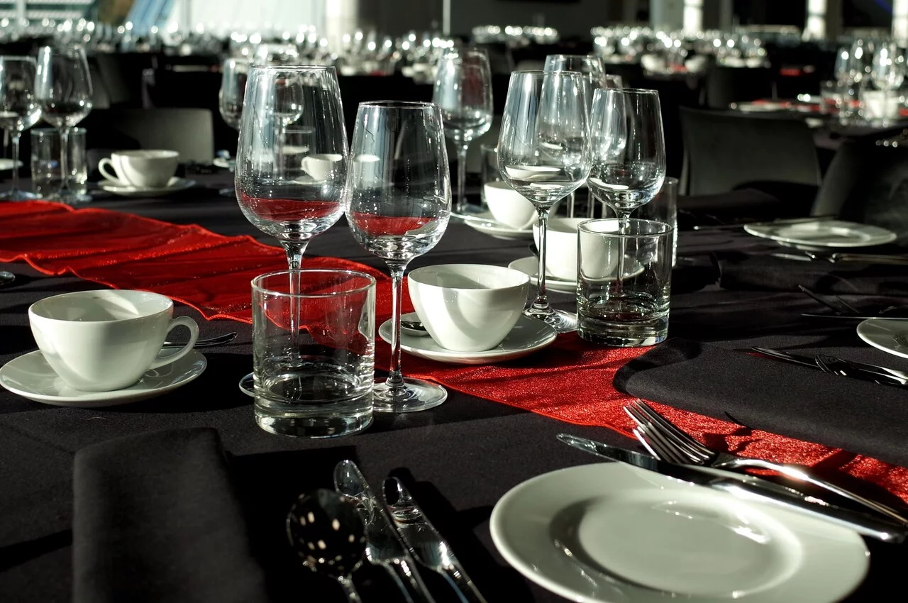 Imprezy okolicznościowe w Zgierzu – jak wybrać miejsce na przyjęcie rodzinne lub firmowe?