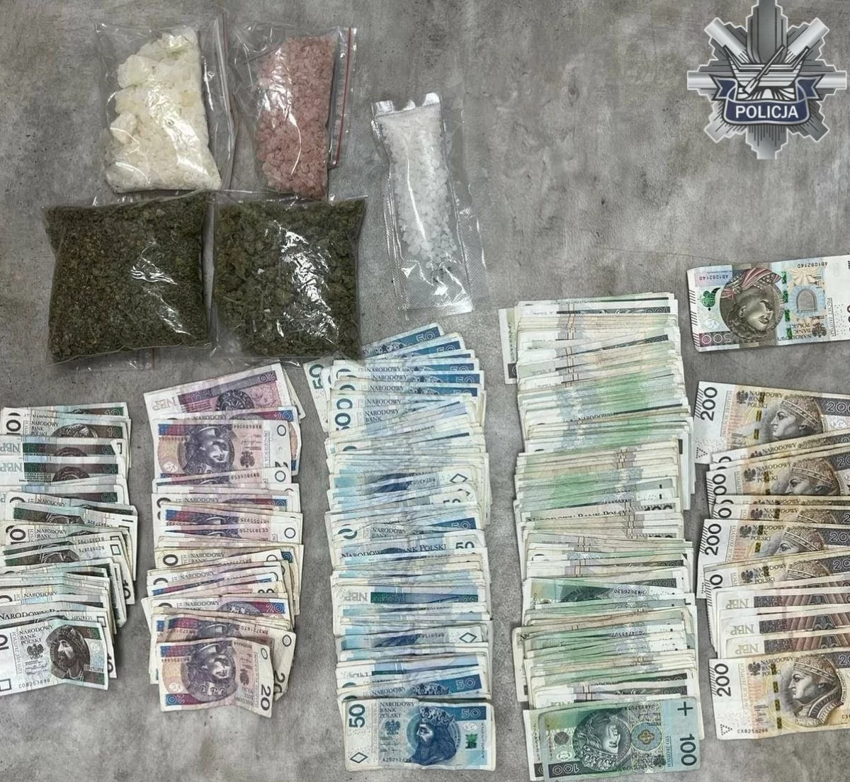 Pół kilo narkotyków na Bałutach. Dilera zdradziło… zawiniątko