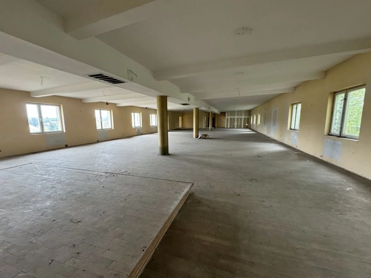 Kiedyś imprezy do rana, dziś na sali hula wiatr. Cena domu weselnego pod Łodzią znów spada