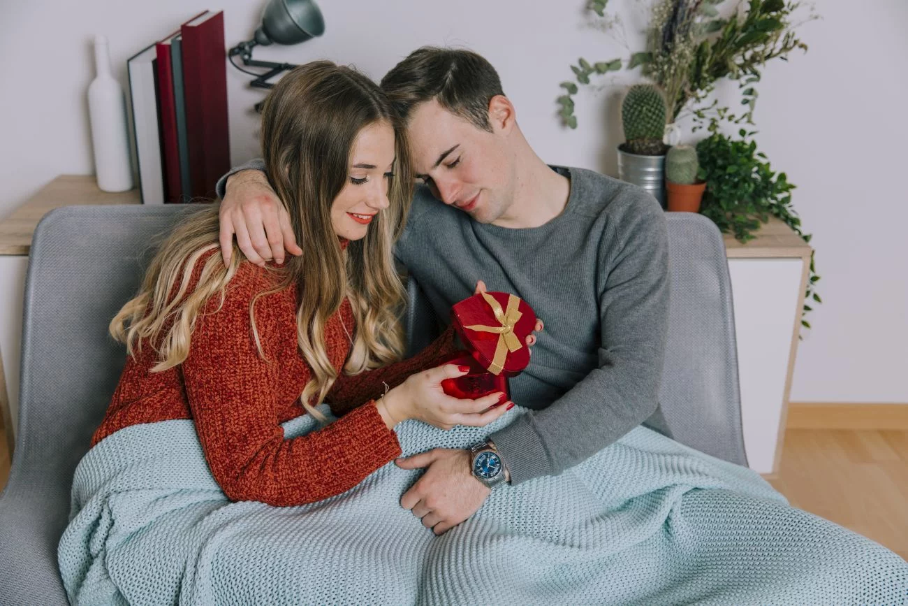 Co podarować na Walentynki 2026? Te trendy zdominują tegoroczne święto zakochanych.